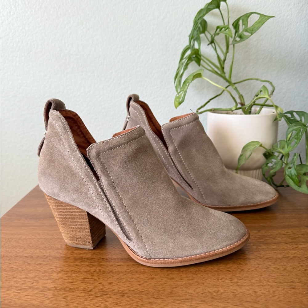 Jeffrey Campbell Rosalee Taupe Grey Suede Ankle Boot Bootie Size 7.5 Block Heel - Picture 3 of 12